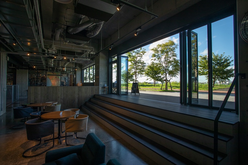 The WAREHOUSE BUSINESS LOUNGE & CAFE 公式ページキャプチャ